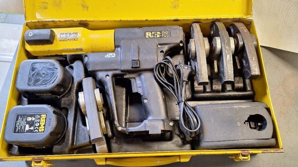 Rems akku-press accu perstang met uponor bekken., ., Ophalen of Verzenden, Zo goed als nieuw, .