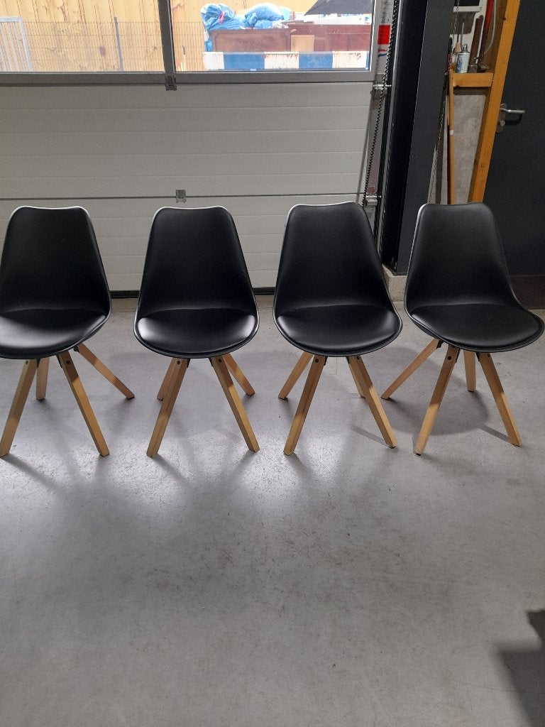4 zwarte eetkamer stoeltjes, Huis en Inrichting, Stoelen, Ophalen, Leer, Zwart, Zo goed als nieuw
