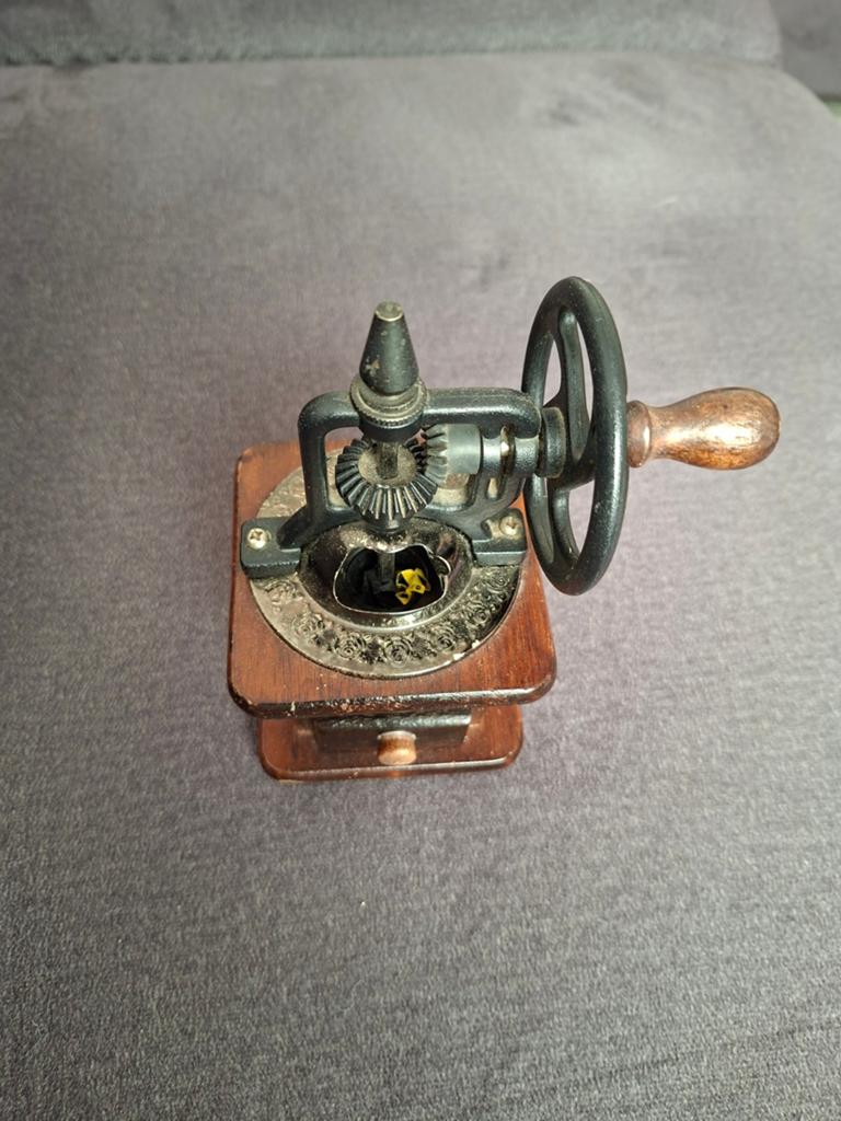 antieke handkoffiemolen te koop, Ophalen of Verzenden