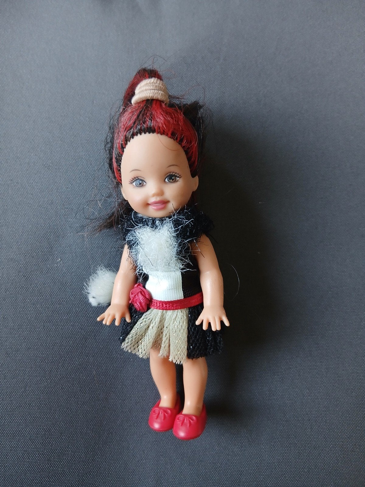 Barbie van het Zwanenmeer Maria als Carlita het Stinkdier, Ophalen of Verzenden, Zo goed als nieuw, Pop