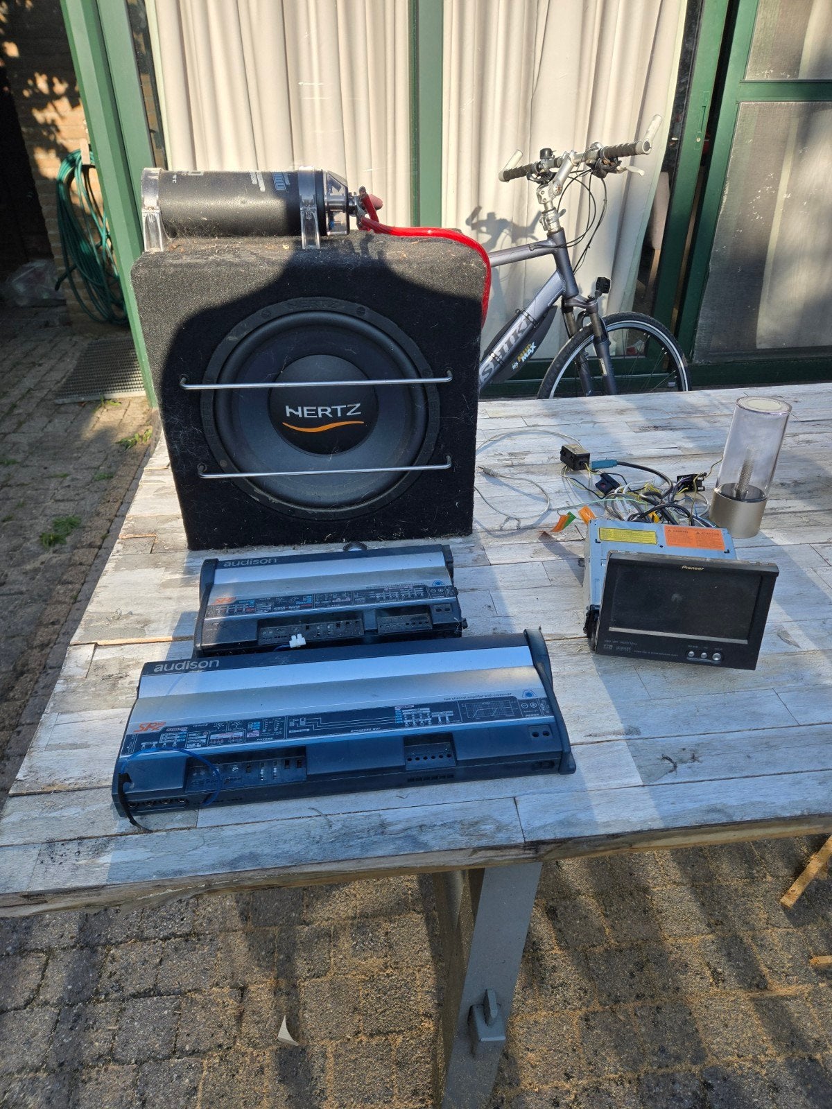 Complete Car Audio Set: Hertz Subwoofer, Audison Versterkers, Ophalen of Verzenden, Gebruikt