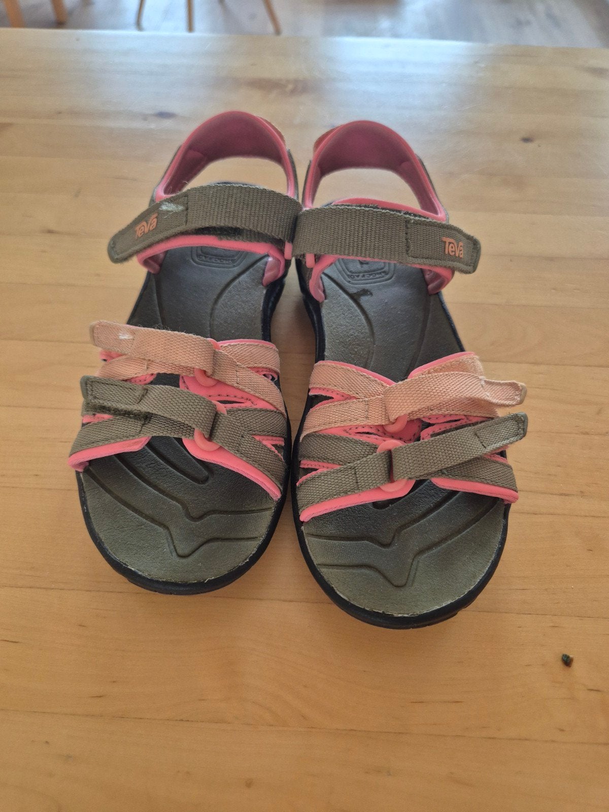 Teva sandalen - maat 34 - groen/roze, Ophalen, Meisje, Teva, Zo goed als nieuw