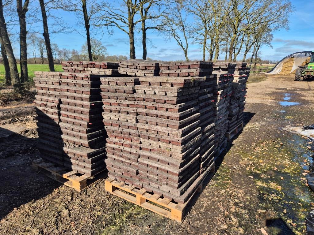 Rubberen tegels / stalmatten 0,5mx0,5mx 8cm 4,5 euro, Dieren en Toebehoren, Stalling en Weidegang, Toebehoren