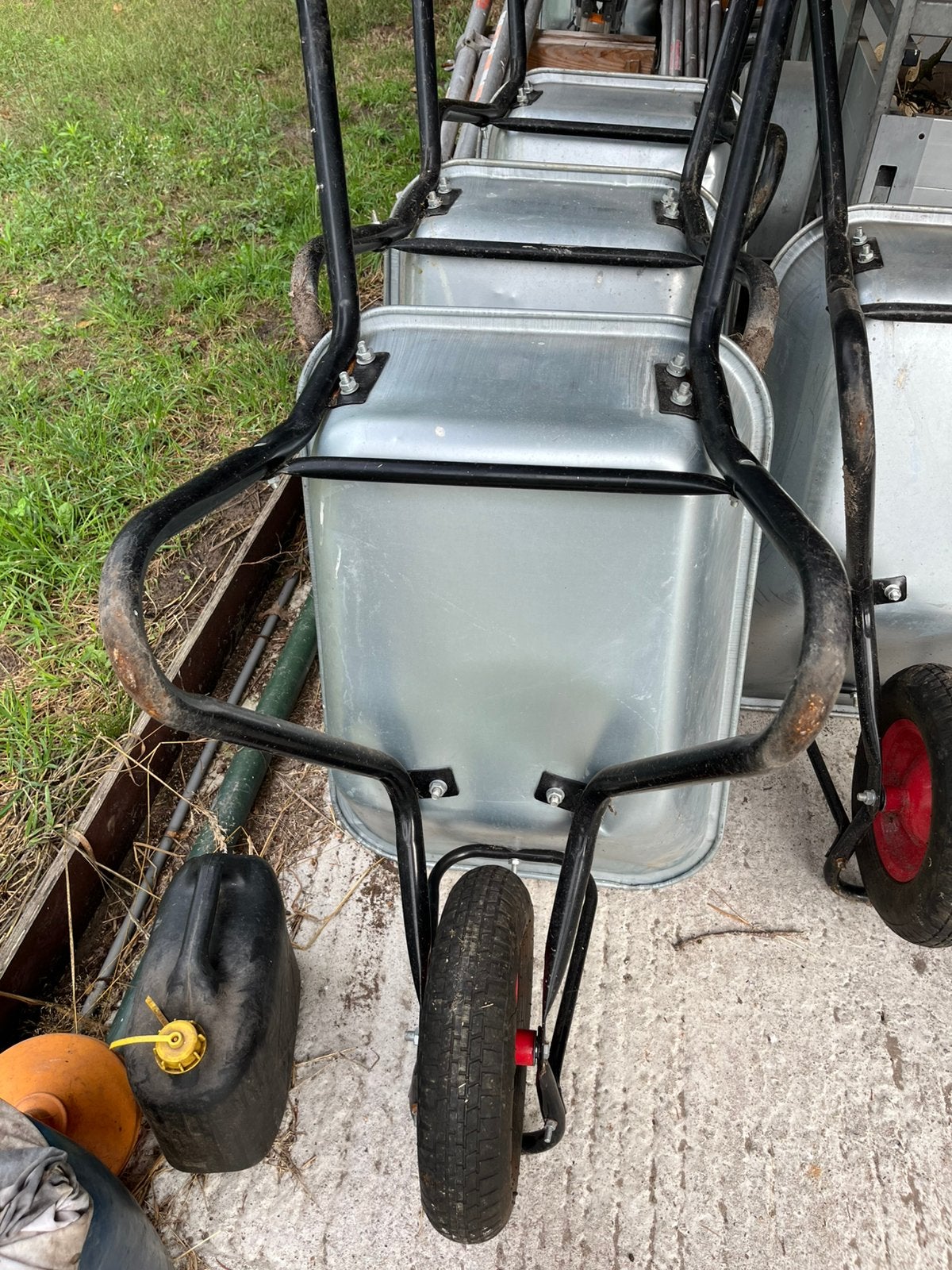 Gebruikte kruiwagen 100 liter met lekke band, Ophalen of Verzenden, Gebruikt