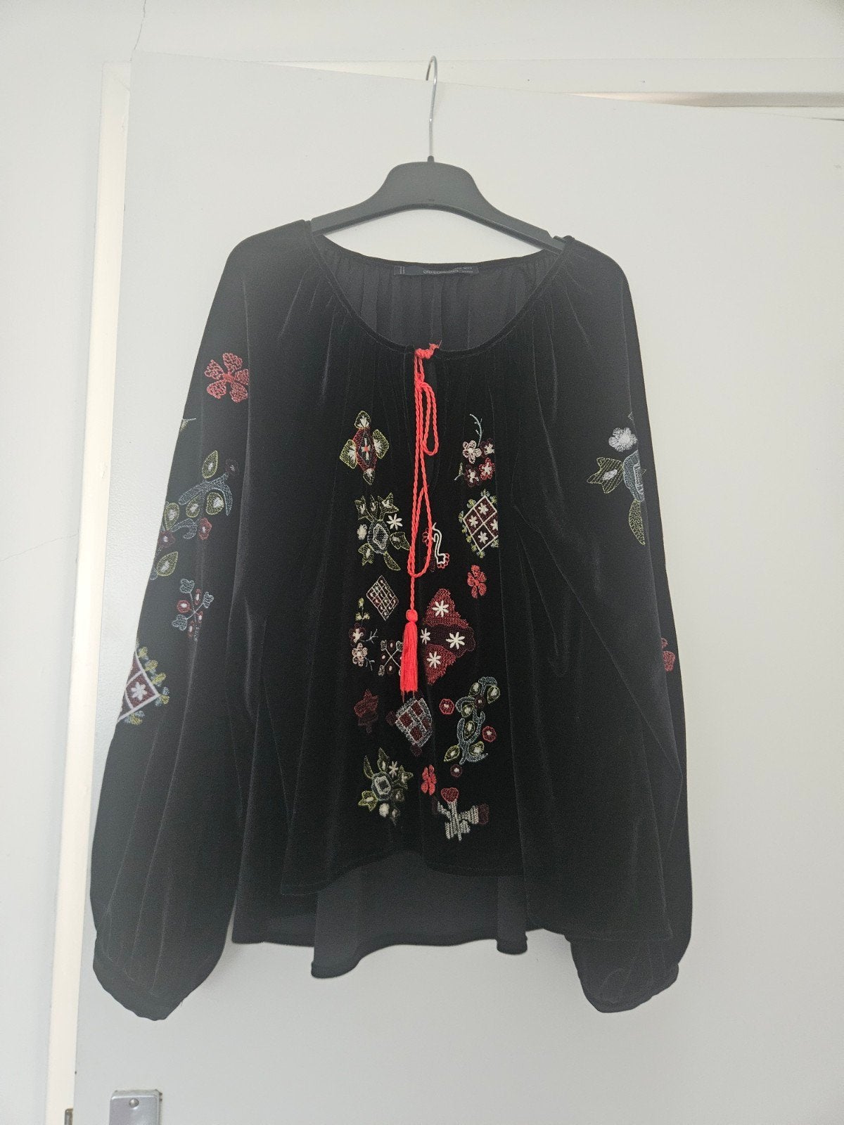 Orfeonegro Studio fluwelen blouse met borduursels, Maat 38/40 (M), Zwart, Ophalen of Verzenden, Zo goed als nieuw