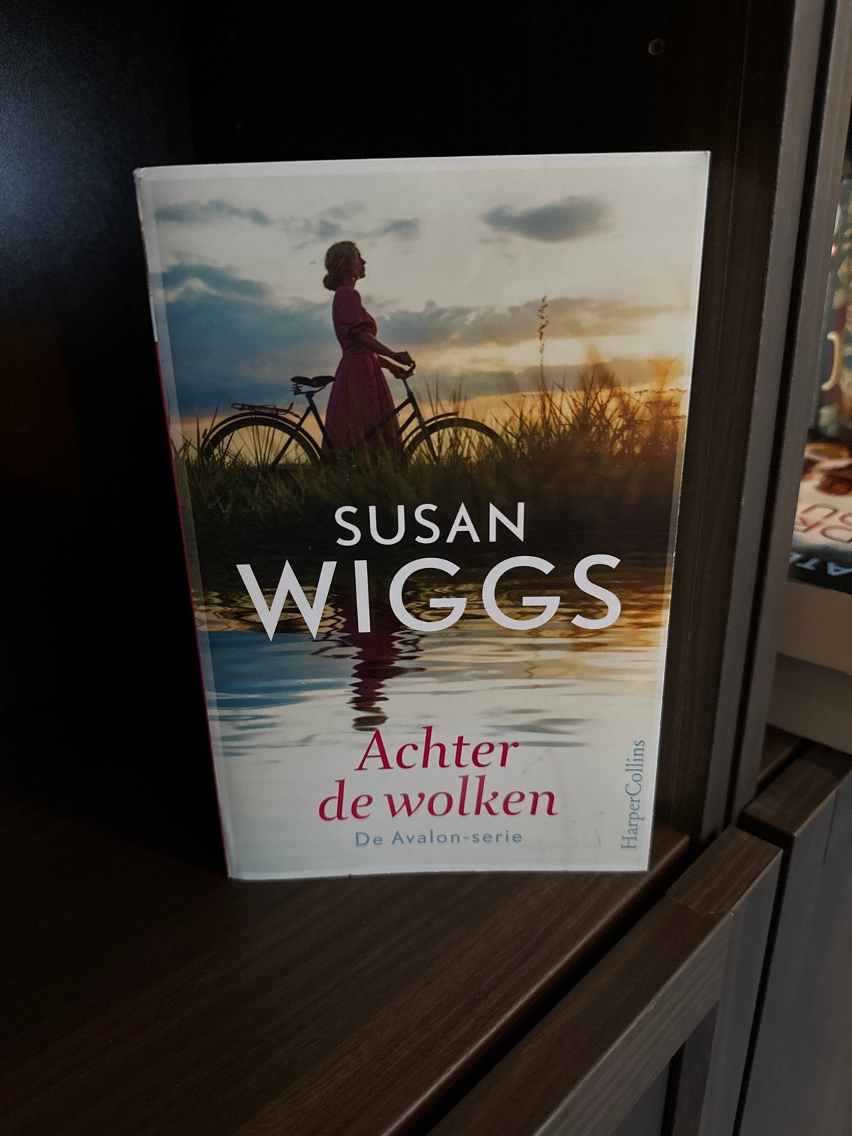 Nieuw boek: Susan Wiggs - Achter de wolken (De Avalon-serie), Verzenden, Nieuw, Nederland
