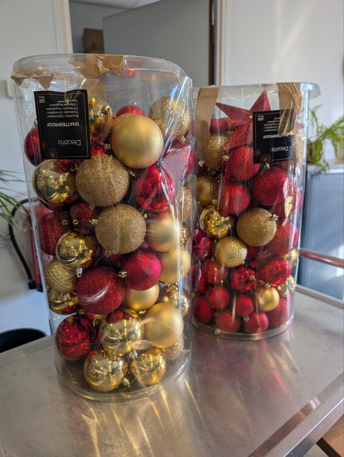 Grote set kerstballen rood/goud + kleine kunstboom, Ophalen, Zo goed als nieuw