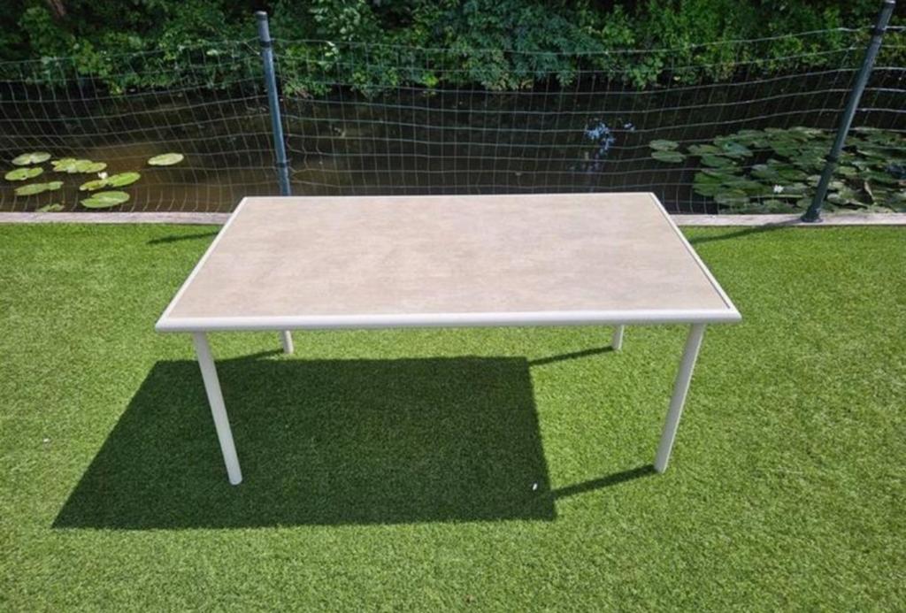 Intratuin tuintafel beige 150x70, verstelbaar karwei loods5, Ophalen of Verzenden, Nieuw, Rechthoekig
