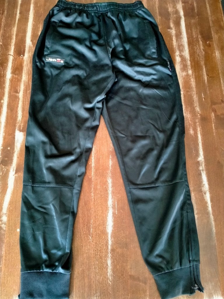 Jemsz Trainingsbroek zwart in maat 152, Jemsz, Sport- of Zwemkleding, Ophalen of Verzenden, Zo goed als nieuw