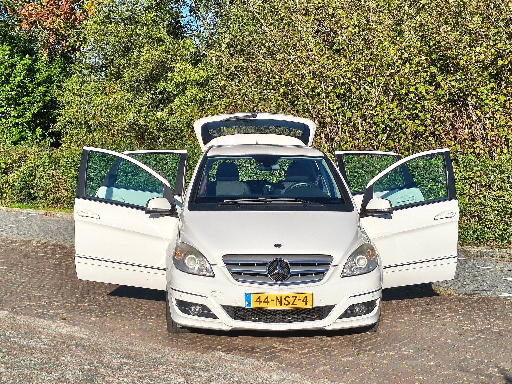 Mercedes B-Klasse 1.7 B180 5DRS Blue-efficiency uit 2010, Voorwielaandrijving, Euro 5, 15 km/l, Zwart