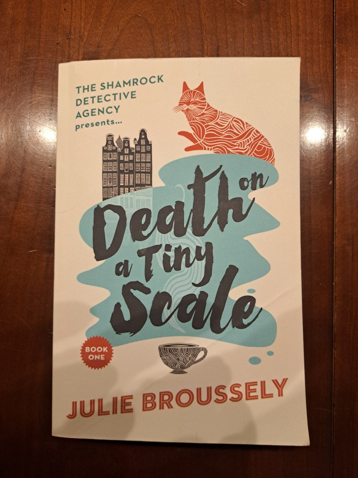 Death on a Tiny Scale - Julie Broussely (Engels), Ophalen, Zo goed als nieuw, Julie Broussely