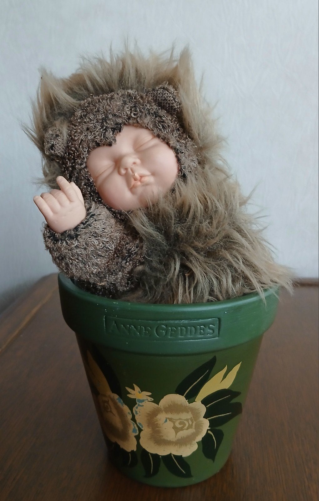 Anne Geddes Bloempotje Down In The Garden Met Baby Egeltje, Verzamelen, Poppen, Ophalen of Verzenden, Zo goed als nieuw, Pop