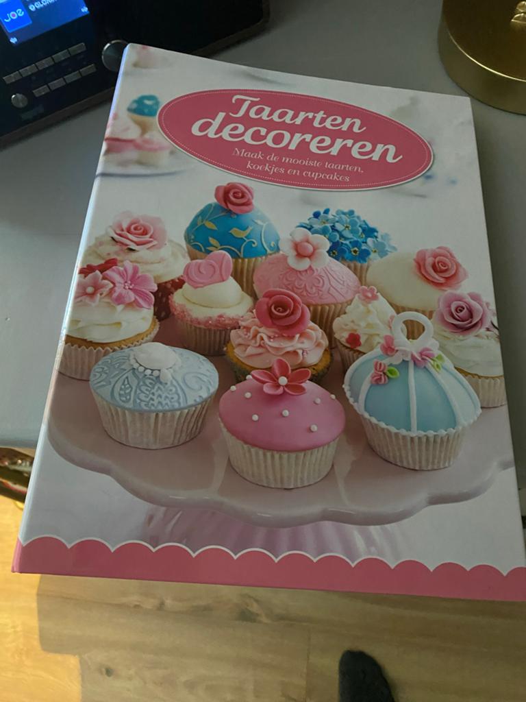 Taarten decoreren map met losse bladen - Nieuw, Boeken, Kookboeken, Ophalen of Verzenden, Nieuw, Taart, Gebak en Desserts