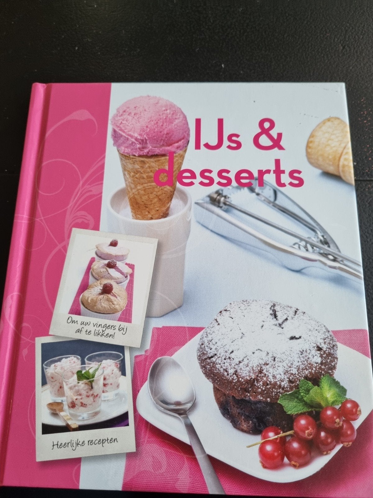 IJskoud genieten: IJskoud & Desserts receptenboek, Ophalen of Verzenden, Zo goed als nieuw, Taart, Gebak en Desserts