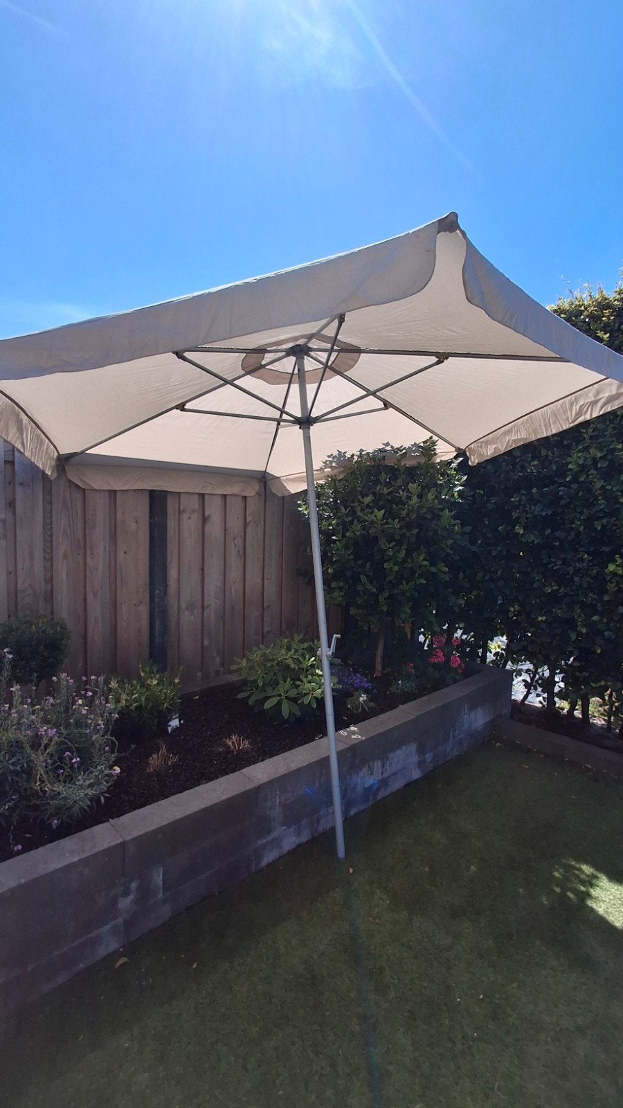 Garden Impressions Parasol 3 meter doorsnee ZGAN, Ophalen, Zo goed als nieuw, 2 tot 3 meter, Stokparasol