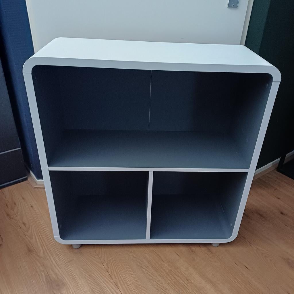 Modern wit kastje met grijze binnenkant, Ophalen, Gebruikt, 50 tot 100 cm, Minder dan 100 cm