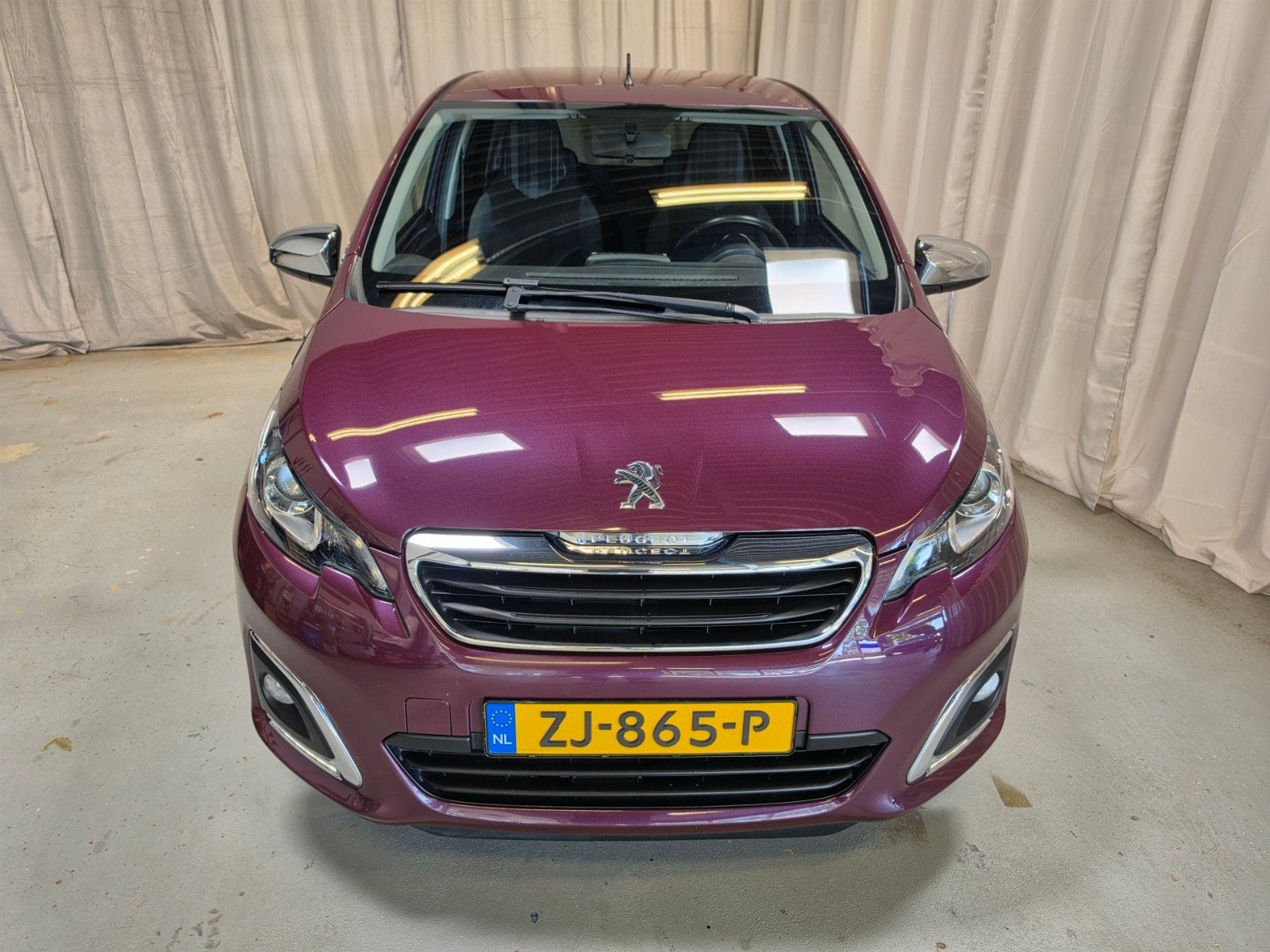 Peugeot 108 Allure 1.0 E-vti 72pk 5D 2019, Auto's, Peugeot, Stof, Zwart, Overige kleuren, 4 stoelen