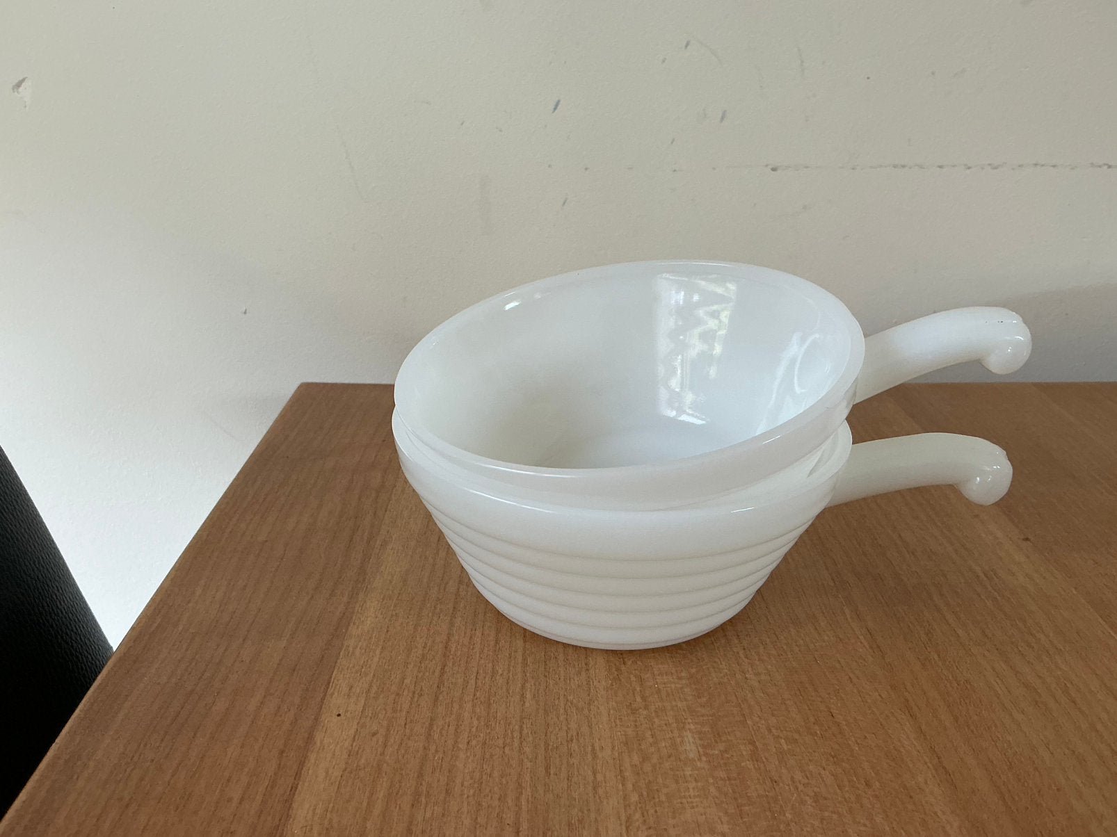 2 opaalglas Fire King soepkommen - ovenware U.S.A., Ophalen of Verzenden