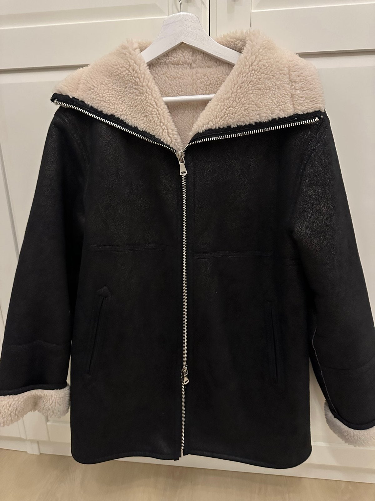 Mango Faux Shearling Jas Zwart Maat M, Kleding | Dames, Ophalen of Verzenden, Gedragen, Maat 38/40 (M), Zwart