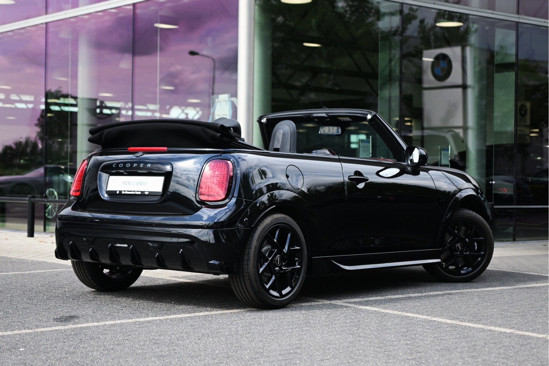 MINI Cabrio C Automaat / John Cooper Works / Pakket XL / 17", Auto's, Mini, 15 km/l, Zwart, Cabriolet, 4 stoelen