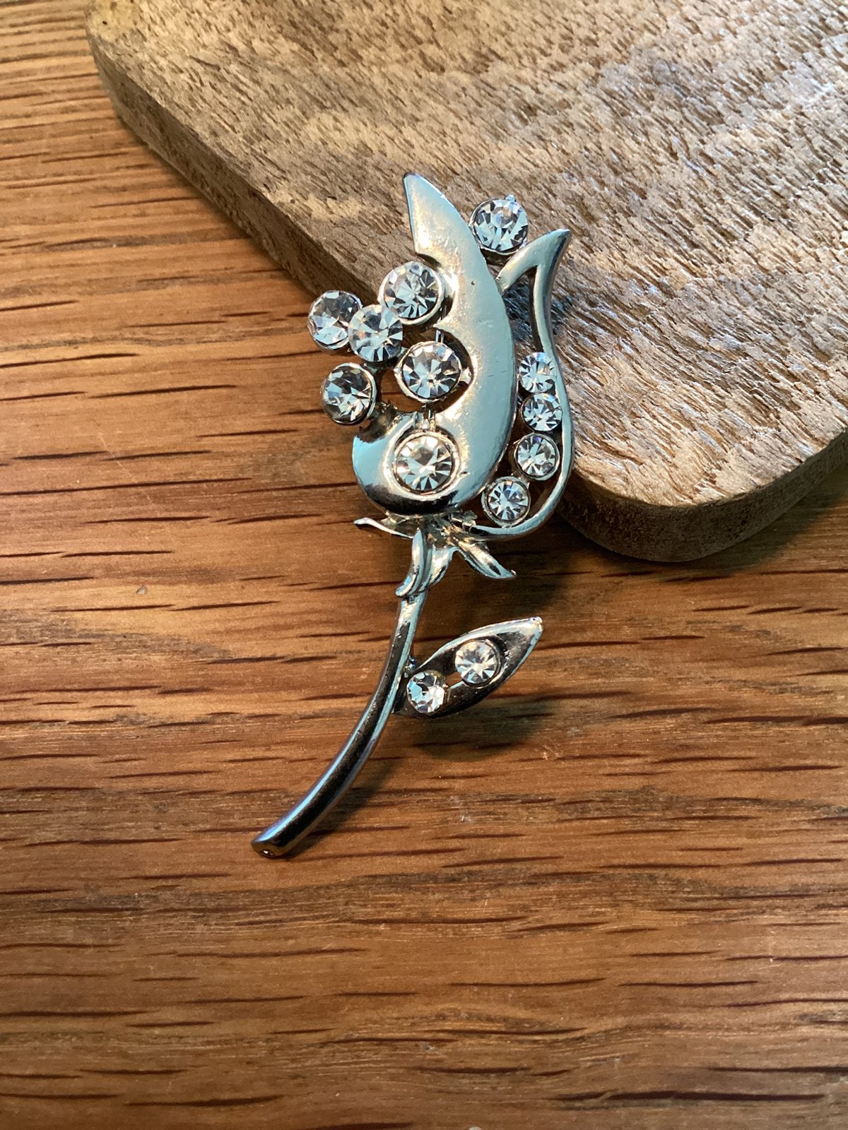 Broche, Verzenden, Gebruikt