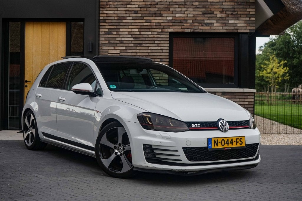 Volkswagen Golf 2.0 TSI GTI Panoramadak/DCC/R-camera/104DKM, Auto's, Dealer onderhouden, Stof, Gebruikt, 4 cilinders