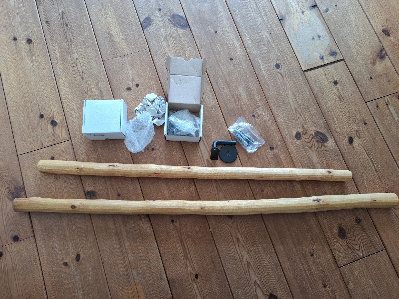 Boomstam trapleuningen 95 en 114 cm met 4 zwarte dragers, 100 tot 150 cm, Overige typen, Eiken, Nieuw