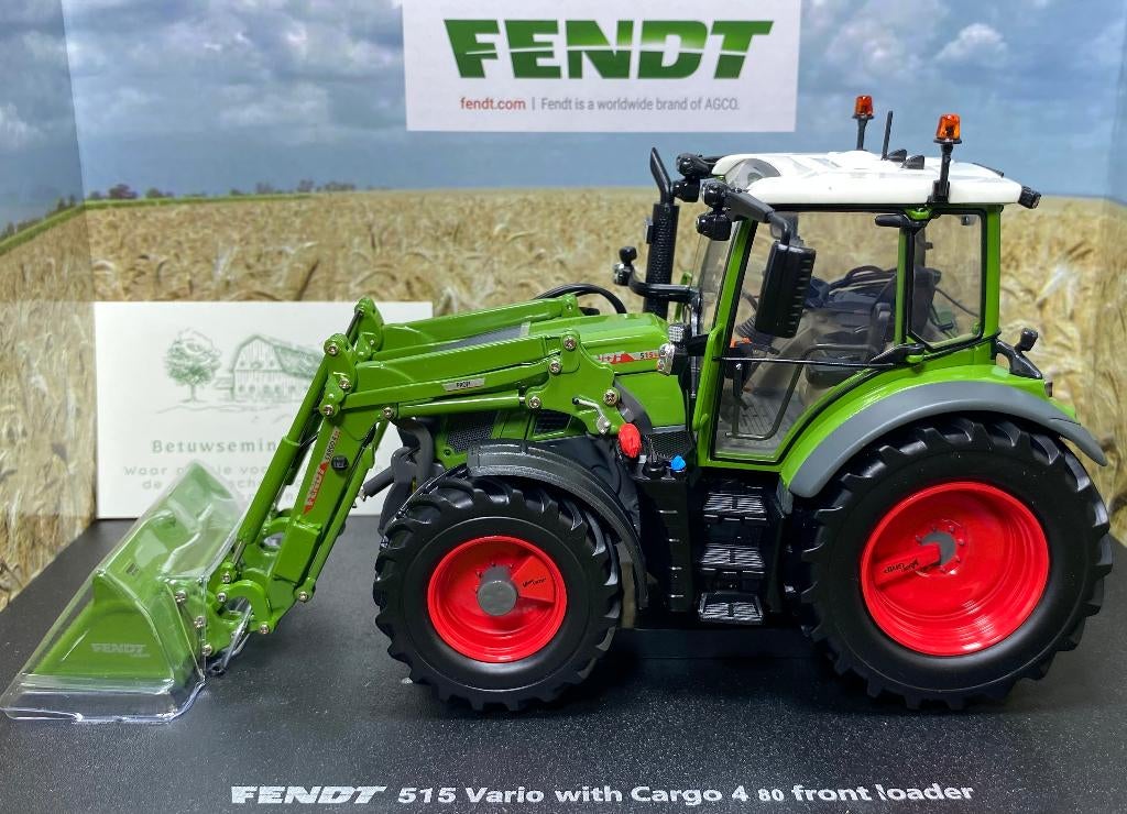 Fendt 515 Vario met voorlader 1:32 Universal Hobbies, Ophalen of Verzenden, Nieuw, Tractor of Landbouw, Universal Hobbies