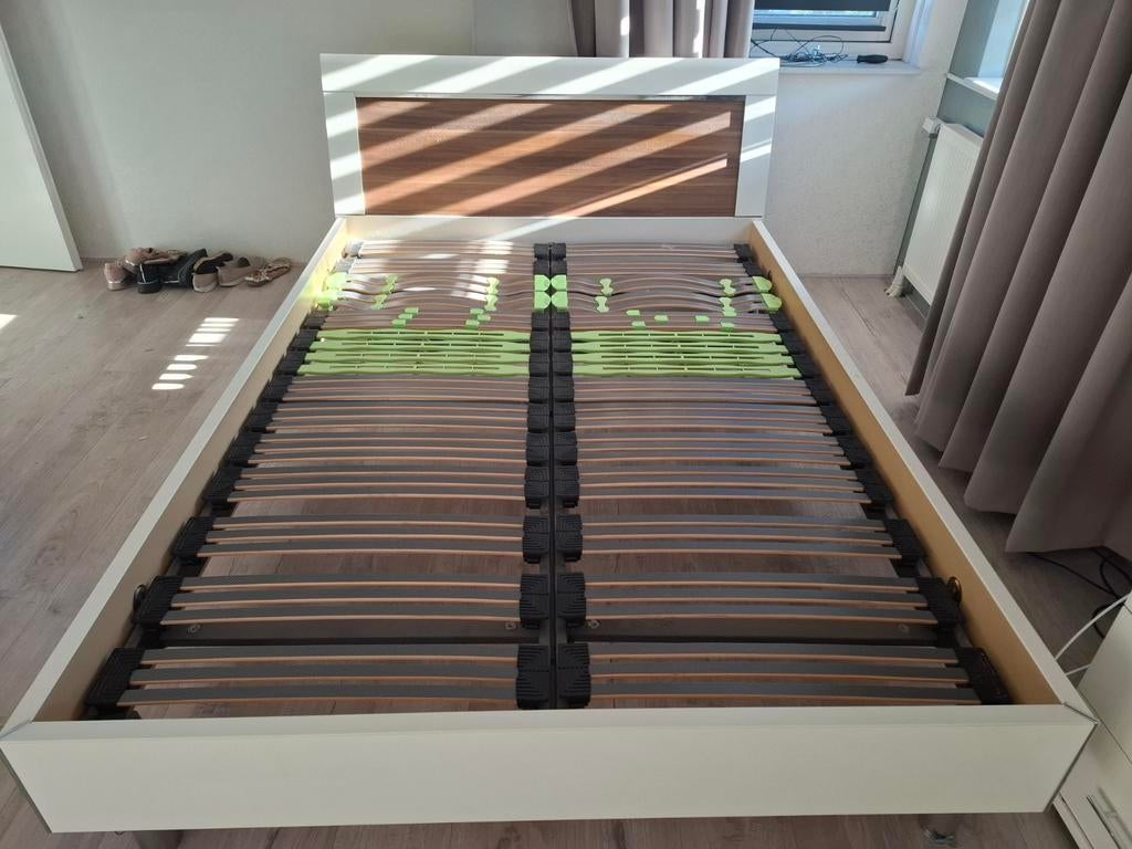 2 persoonsbed met 2 lattenbodems, Ophalen, Gebruikt, Wit, Tweepersoons