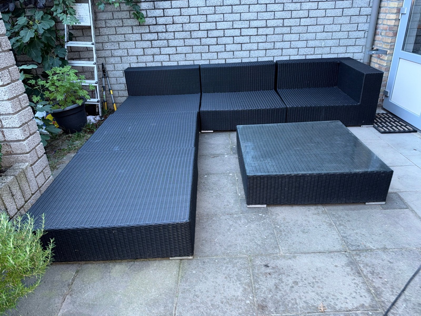 Foto 2 van Zwarte Wicker Loungeset - Hoekbank, Lounge/Ligdeel & Tafel