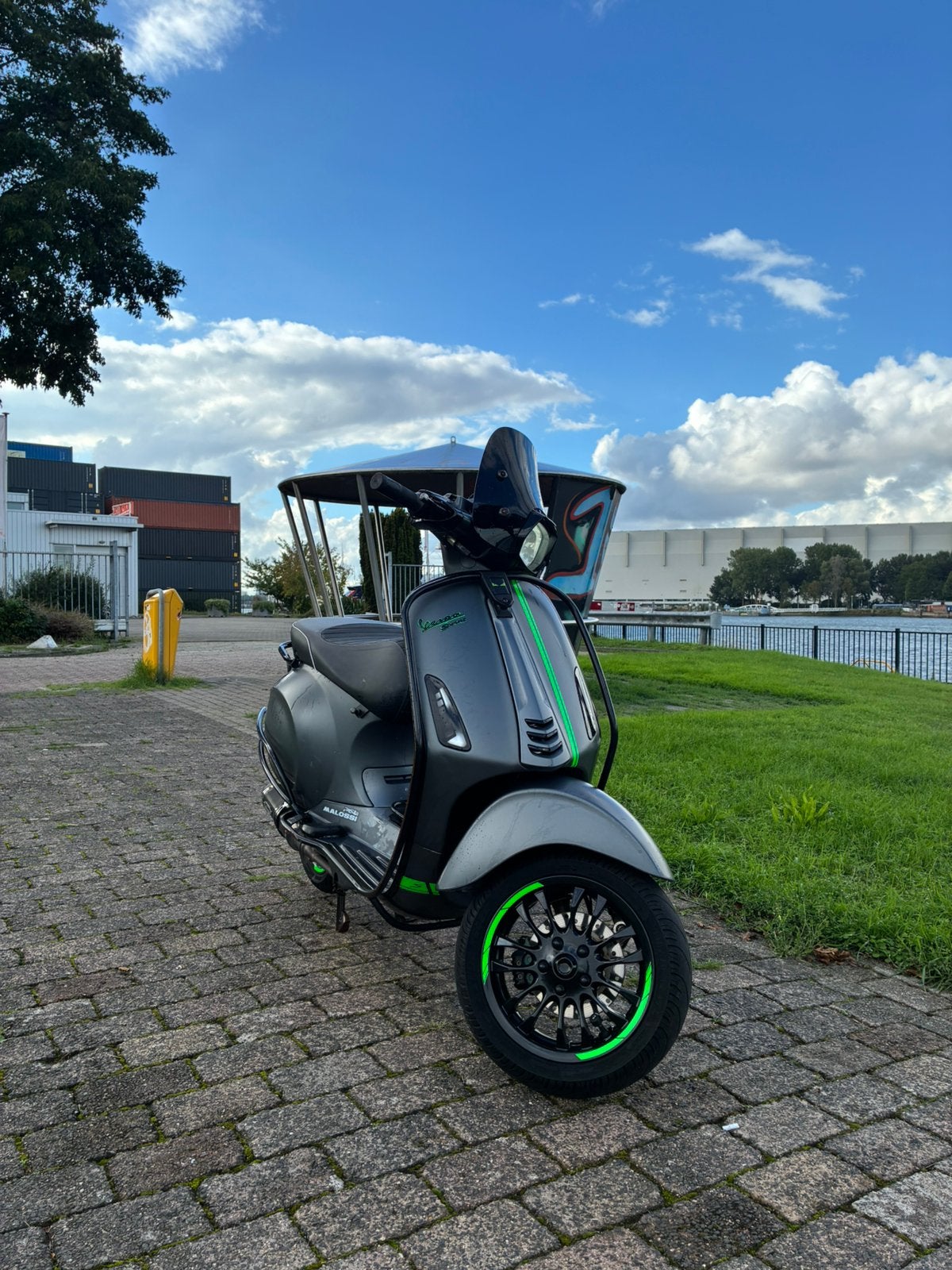 Vespa sprint 80 cc zeer netjes, Fietsen en Brommers, Ophalen, Zo goed als nieuw, 80 cc, Benzine