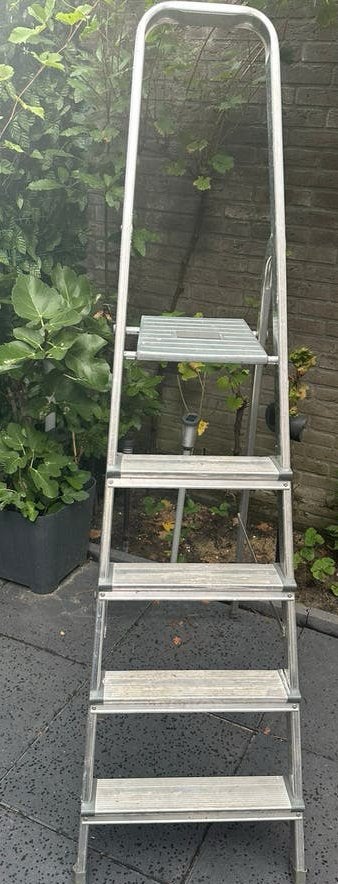 Stevige aluminium trap met 5 treden en plateau, Doe-het-zelf en Verbouw, Ophalen, Gebruikt, Trap, Minder dan 2 meter
