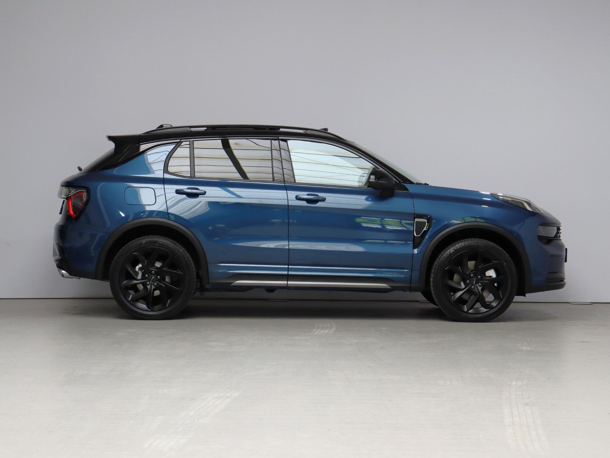 Lynk & Co 01 1.5 Blackpack! / Adaptive Cruise / Panoramadak, Stof, Euro 6, Blauw, 120 €/maand