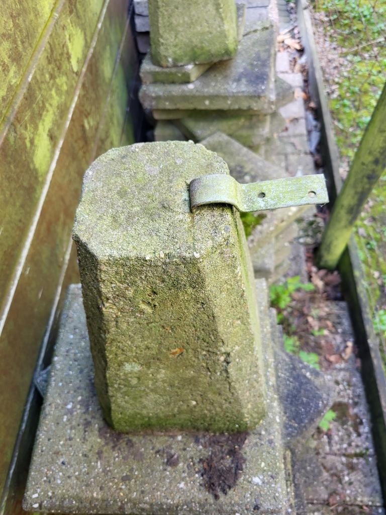 16 beton poeren, Ophalen