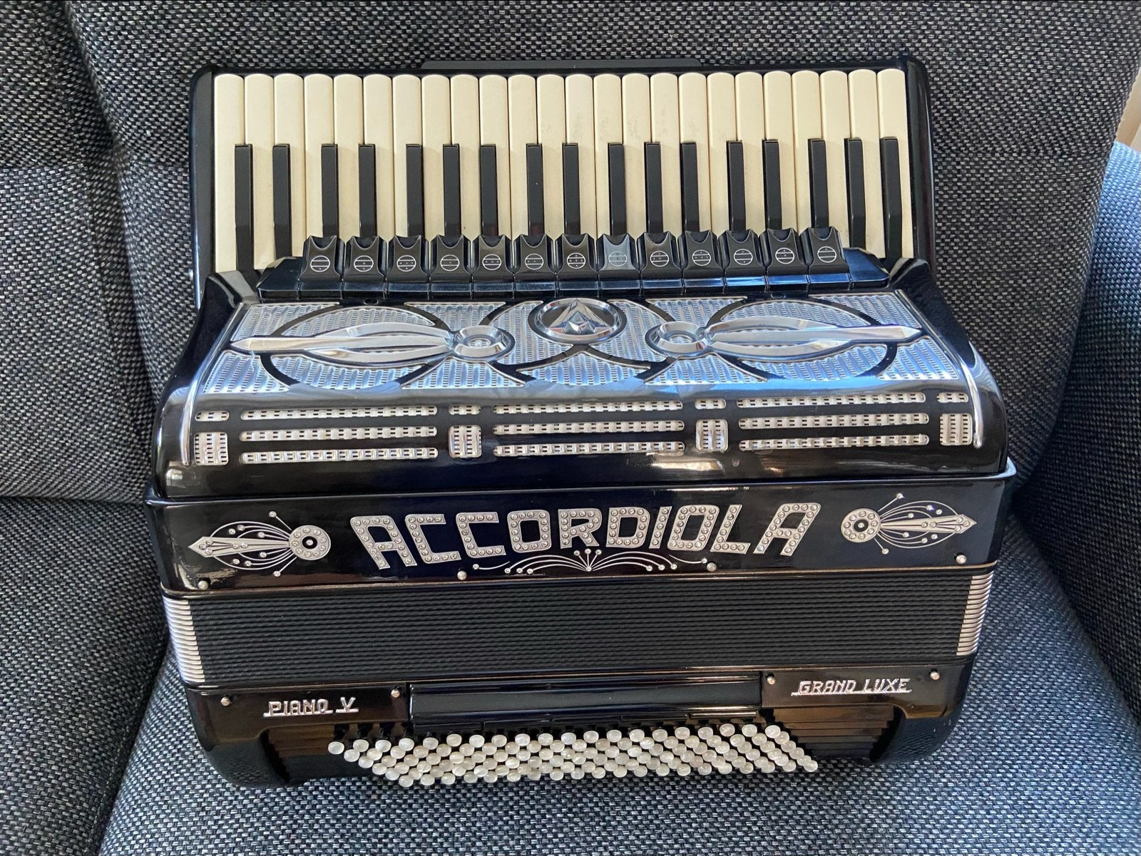 Accordiola Piano V Accordeon  5 korig, Muziek en Instrumenten, Gebruikt, Met koffer, Accordiola, 120-bas