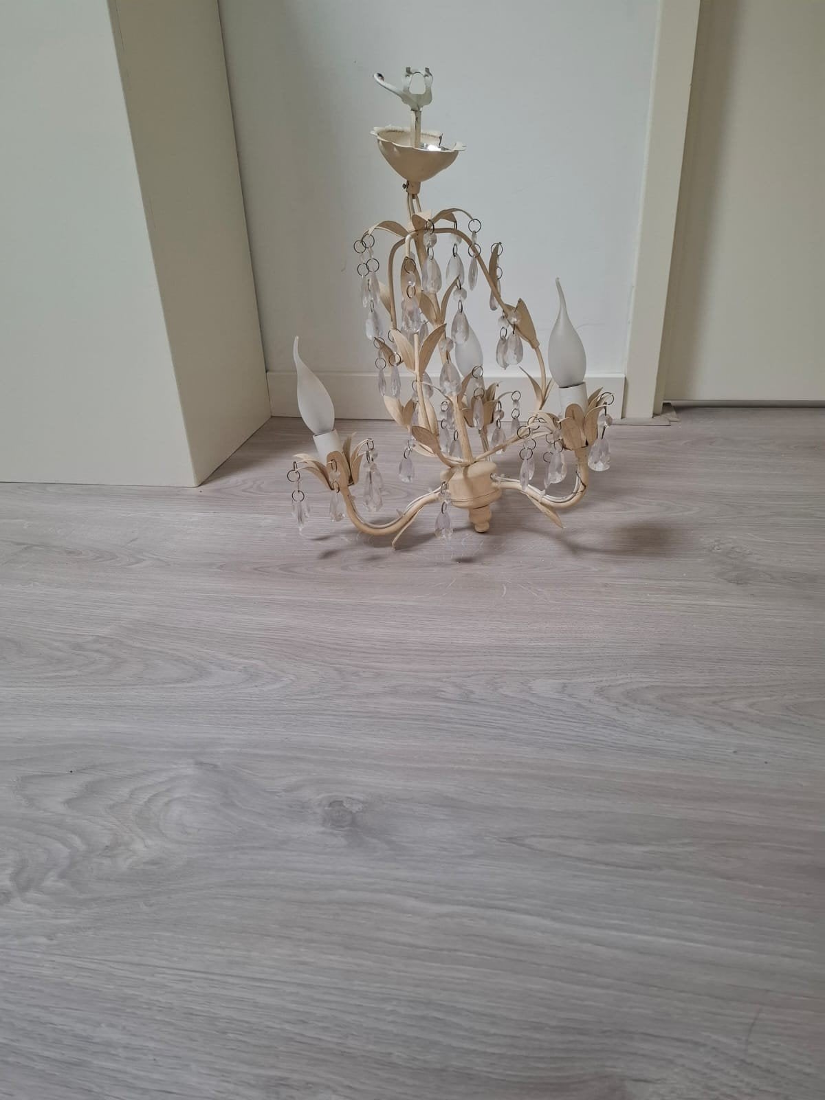Brocante lamp met 3 glazen lichtpunten en ornamenten, Huis en Inrichting, Lampen | Kroonluchters, Ophalen, Gebruikt, Glas, Brocante