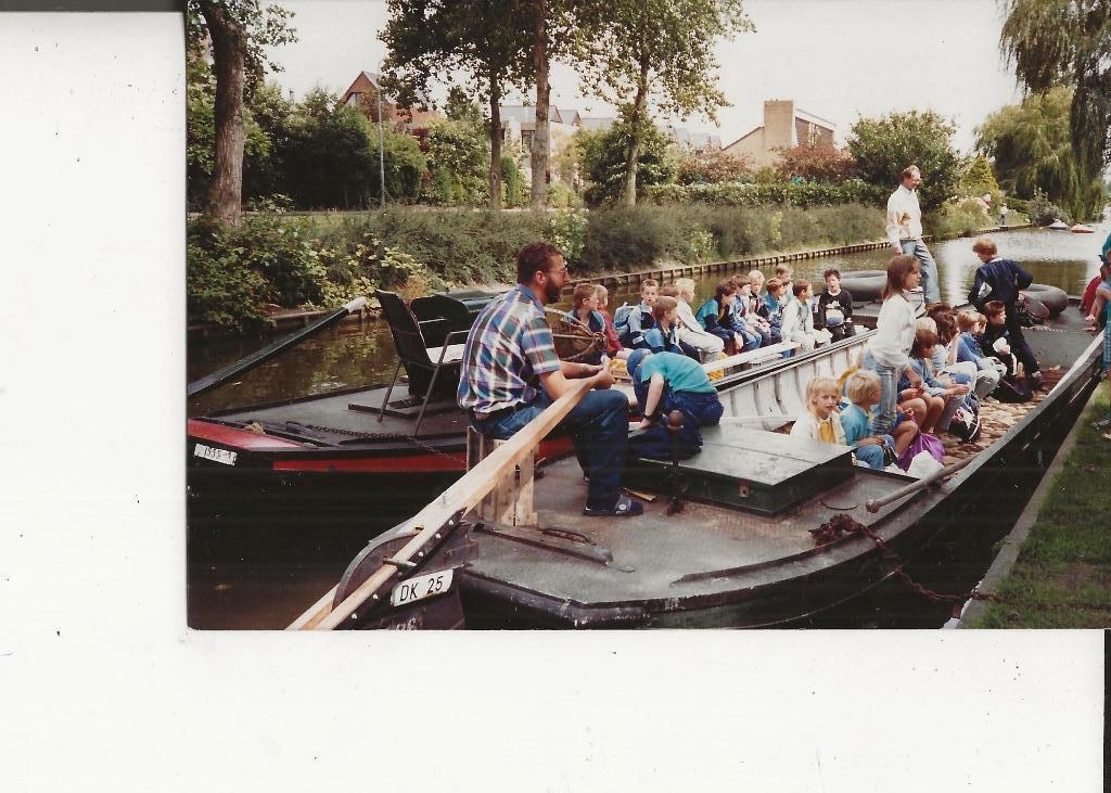 Naaldwijk de Pijl twee Wesllanders met jeugd Foto 1988, Ophalen of Verzenden, 1980 tot heden, Ongelopen, Zuid-Holland