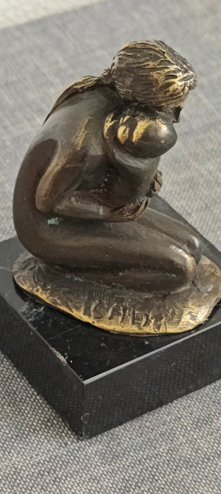 Corry Ammerlaan sculptuur: Vrouw met kind, Minder dan 20 cm, Ophalen of Verzenden, Brons, Beeld