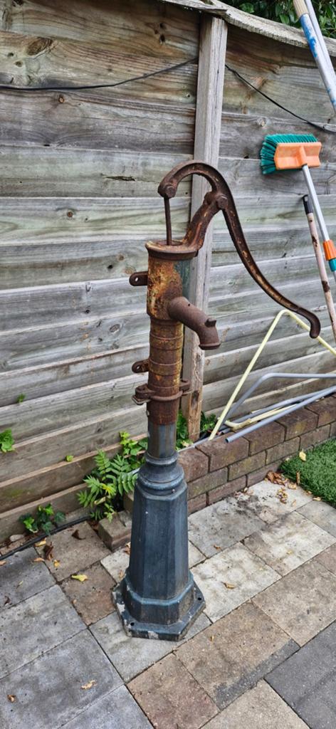 Antieke gietijzeren waterpomp - Decoratief, Antiek en Kunst, Ophalen