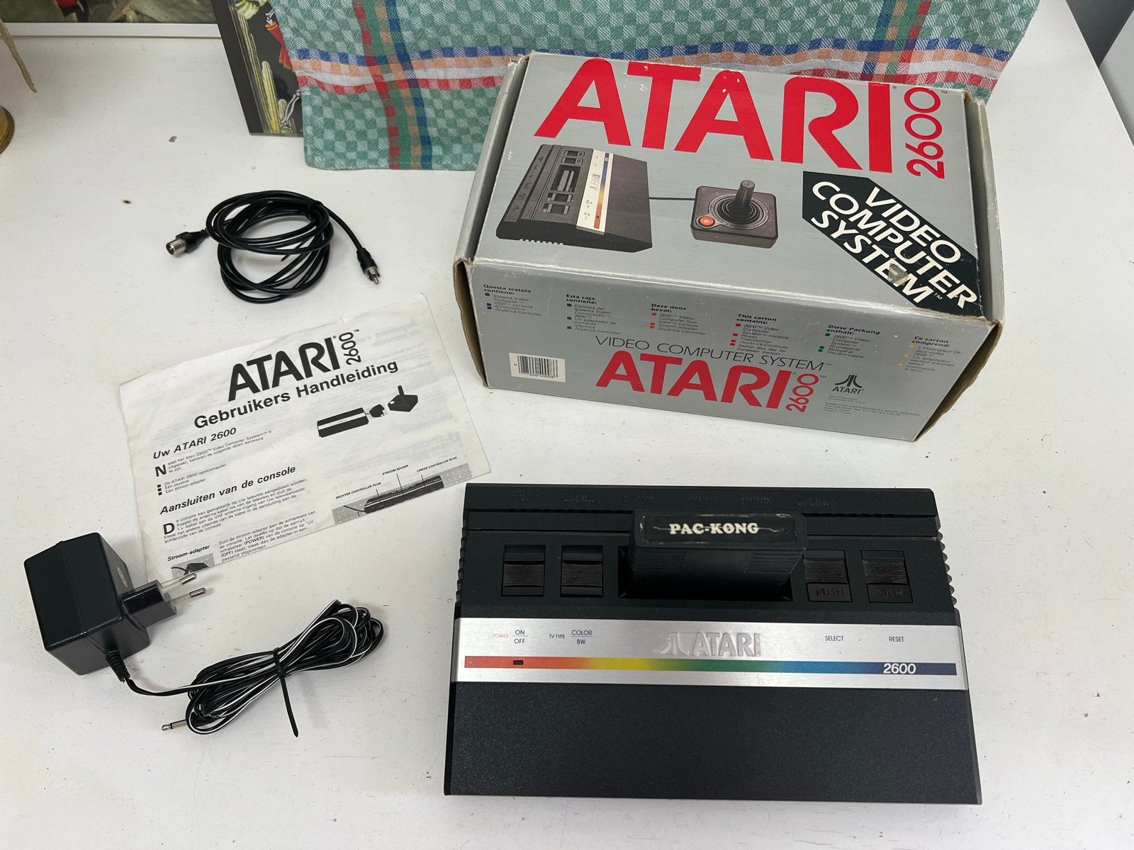 Atari 2600 met 5 controllers en diverse games, Spelcomputers en Games, Ophalen of Verzenden, Gebruikt, Met games, Met 3 controllers of meer