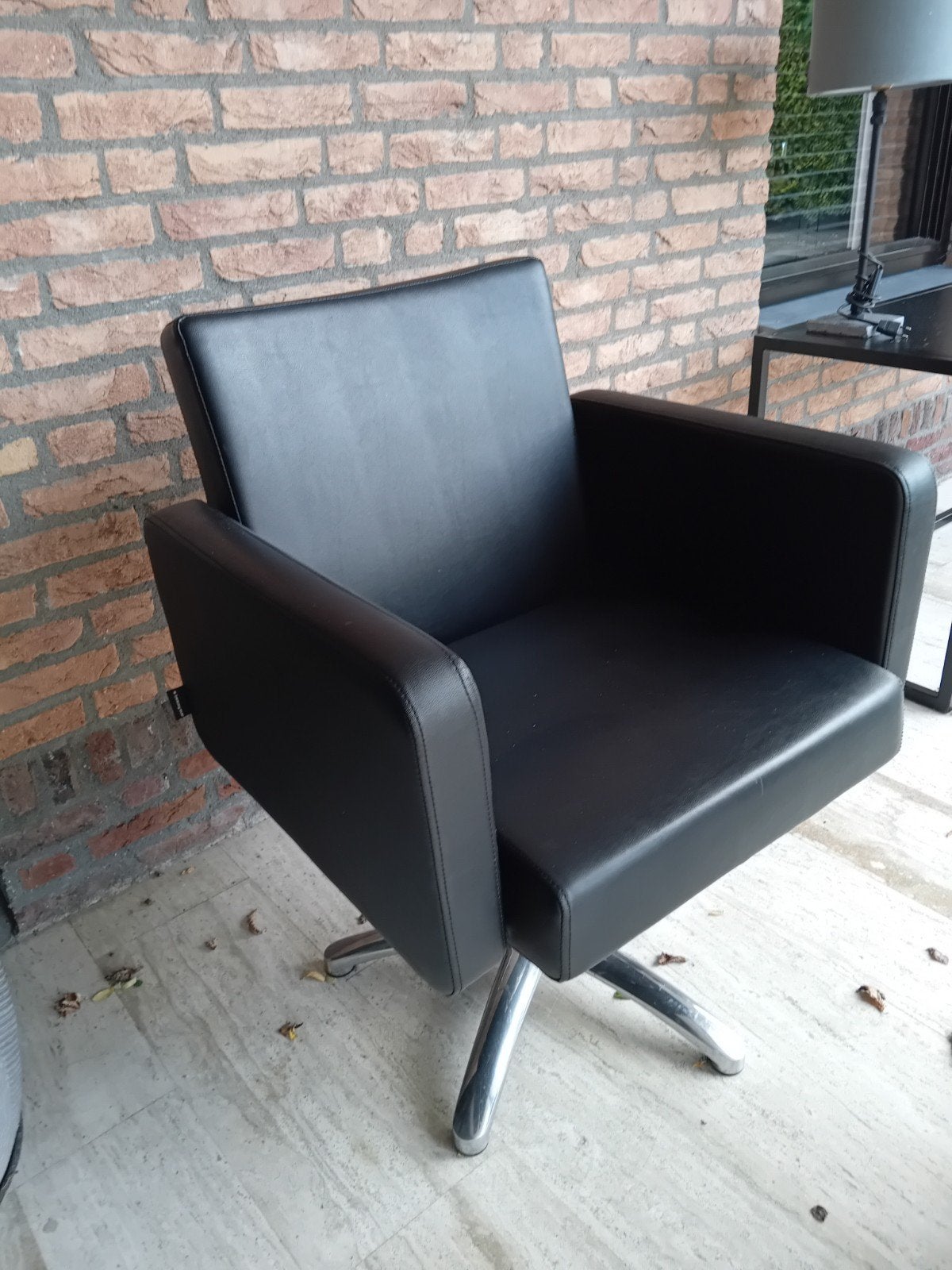 Mooie zwarte kappersstoel in zeer goede staat, Ophalen, Kappersstoel, Zwart, Zo goed als nieuw