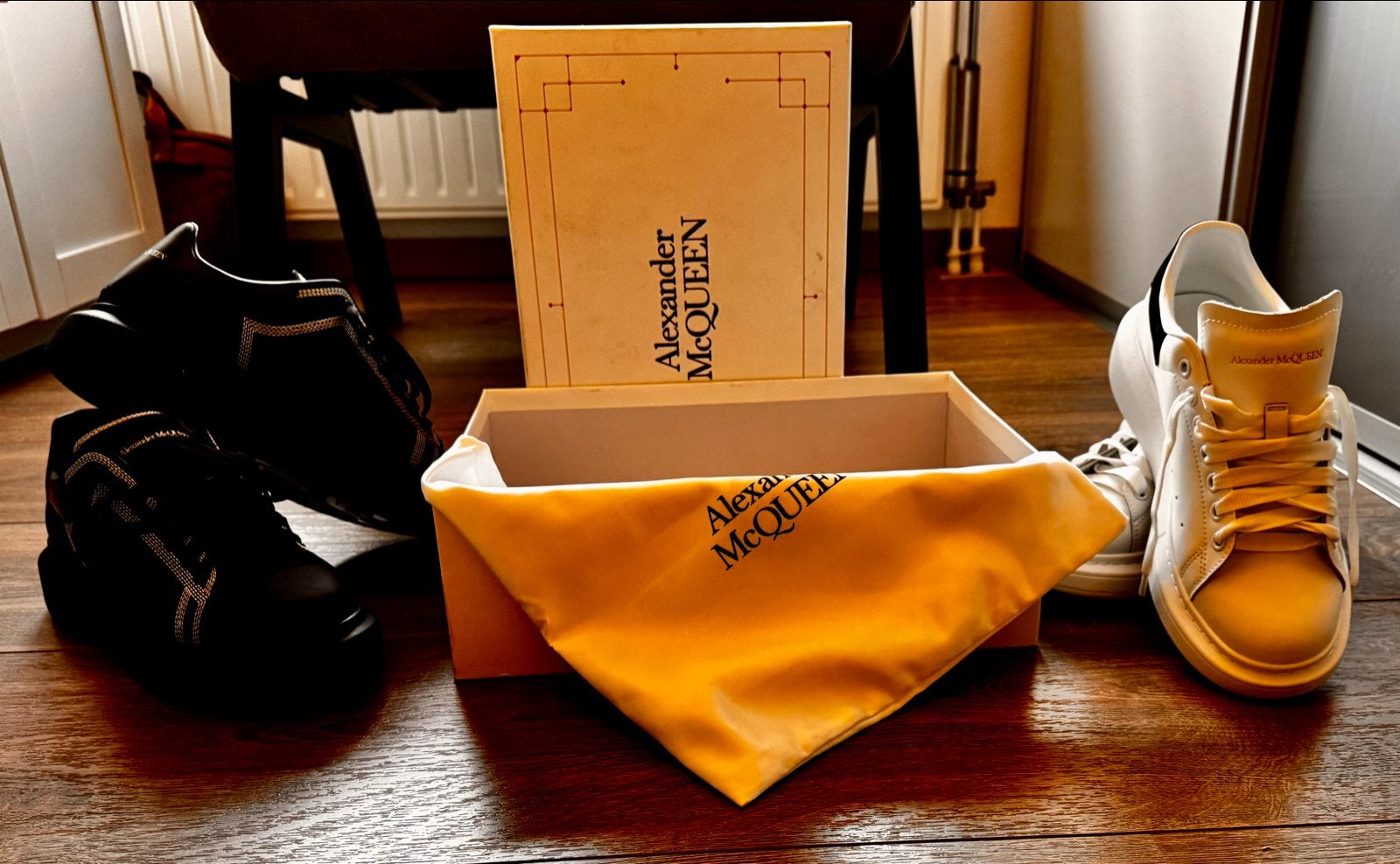 Alexander McQueen sneakers - Zwart & Wit - Maat 43, Kleding | Heren, Ophalen of Verzenden, Nieuw, Wit, Sneakers of Gympen