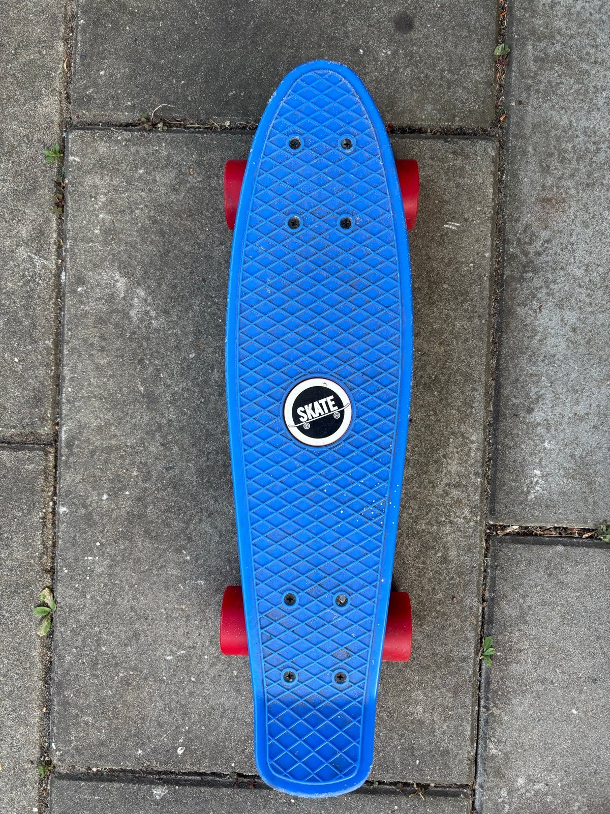 Blauw skateboard met rode wielen, Ophalen, Zo goed als nieuw, Skateboard