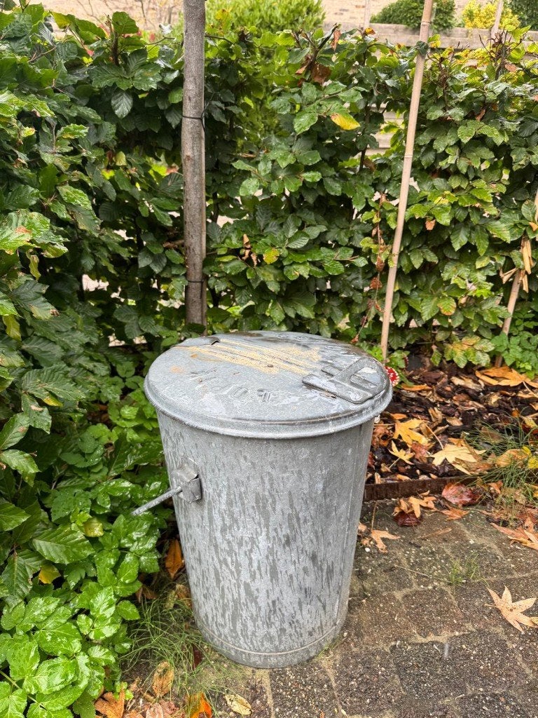 2 zinken tuin afvalbakken met deksel, zink en zwart, Ophalen, Gebruikt, Metaal