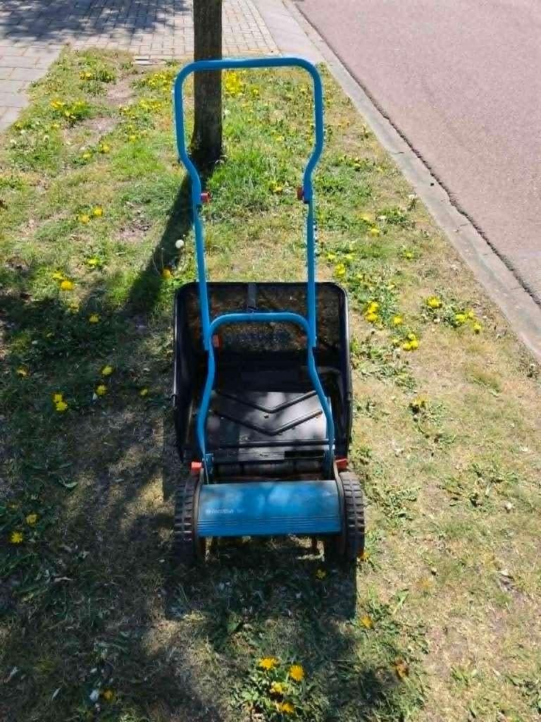 te koop een hand grasmaaier met vangnet, Tuin en Terras, Grasmaaiers, Ophalen, Cirkelmaaier, Handgrasmaaier, Zo goed als nieuw