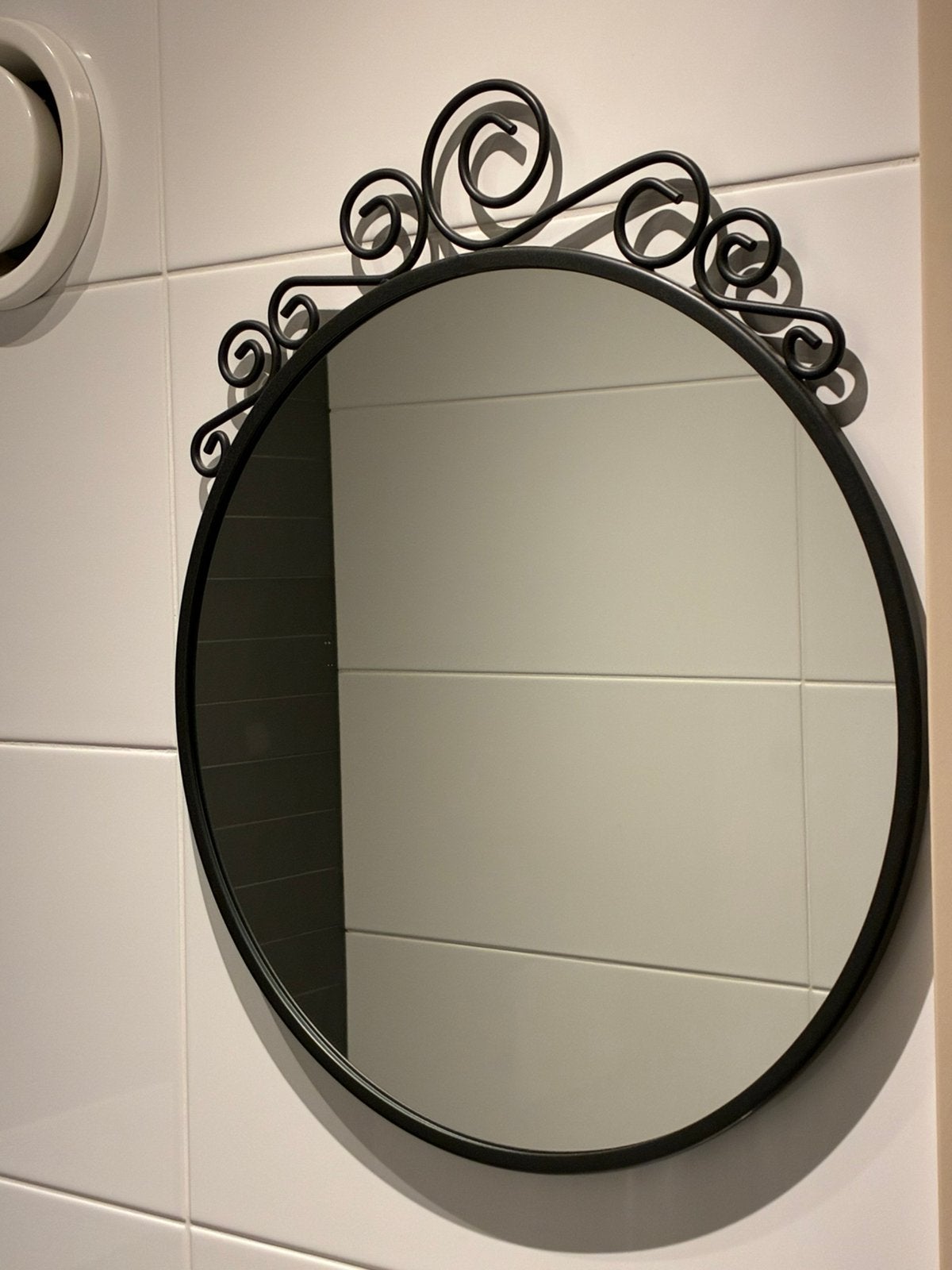 IKEA EKNE spiegel zwart | ronde spiegel met decoratieve rand, Ophalen, Minder dan 50 cm, Zo goed als nieuw, Minder dan 100 cm