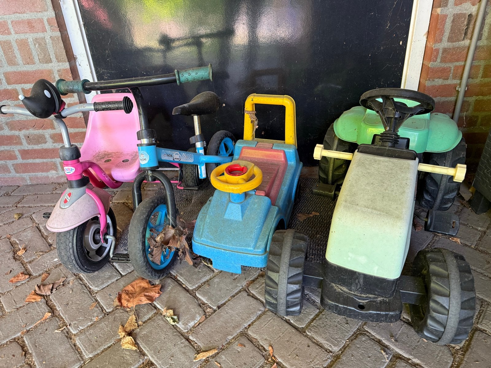 4x Buitenspeelgoed: Loopfiets, Loopauto, Trapauto, Driewiele, Ophalen, Gebruikt, Trapvoertuig