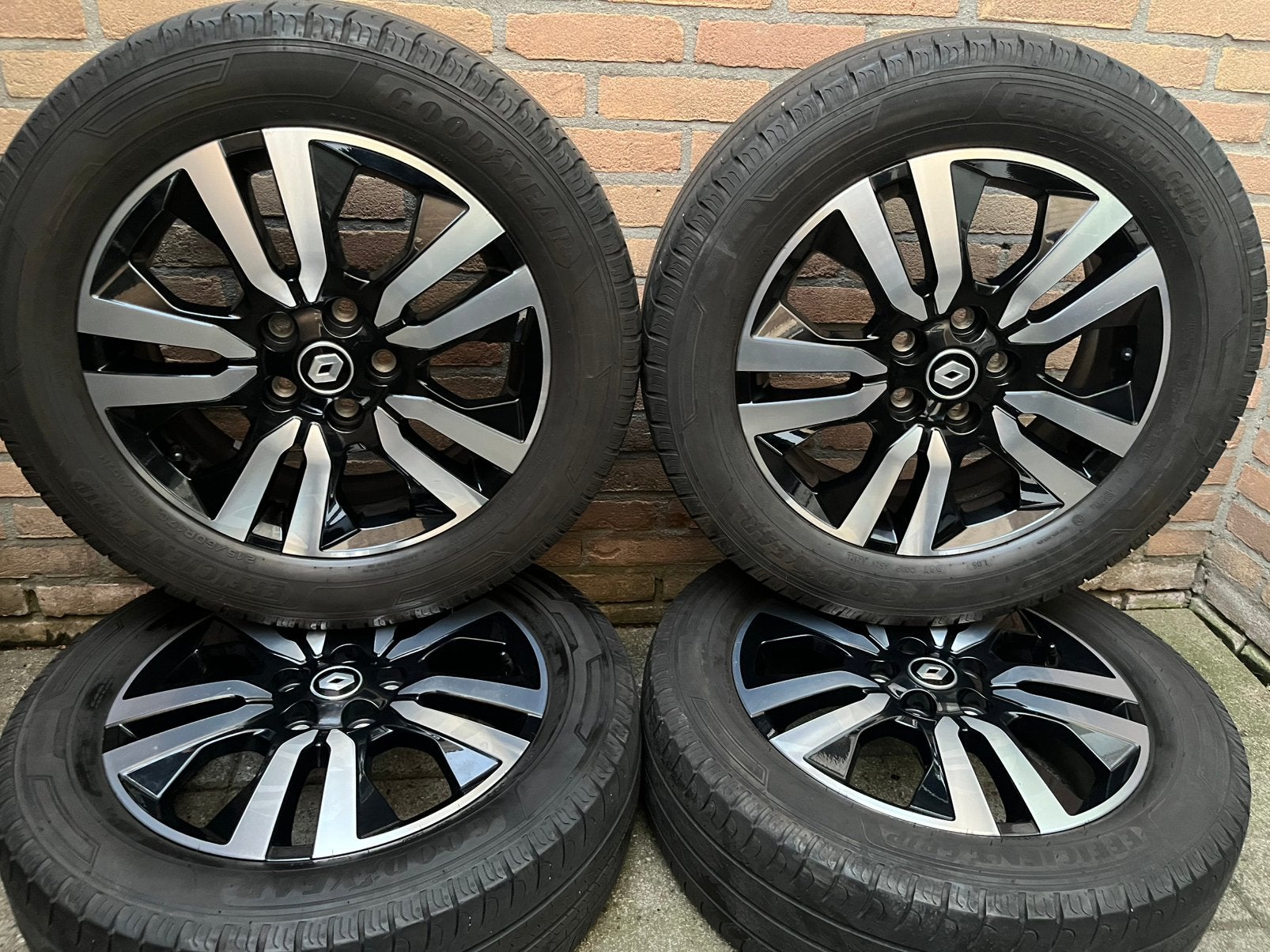 17” orig. Renault Trafic Opel vivaro Fiat Talento zomerset, Auto-onderdelen, Banden en Velgen, 17 inch, Ophalen of Verzenden, Zomerbanden