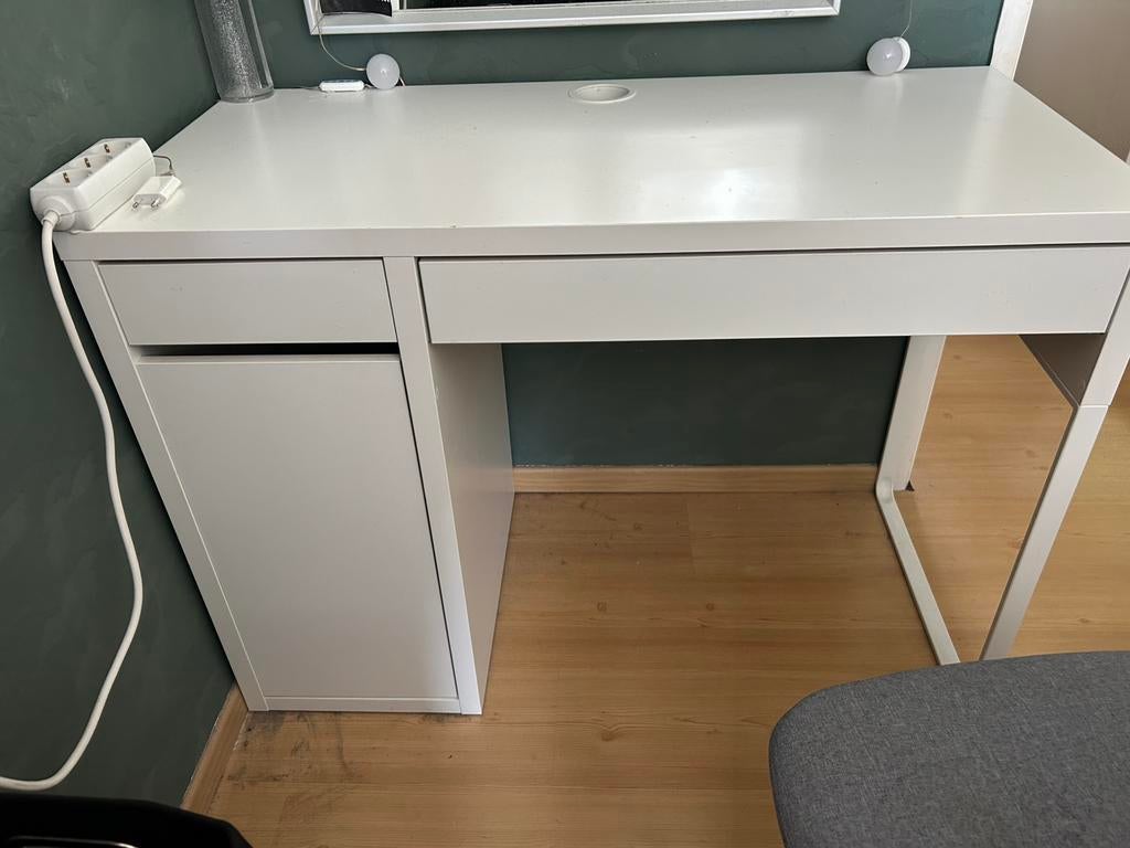 Bureau/makeup tafel, Huis en Inrichting, Bureaus, Gebruikt, IKEA, Ophalen