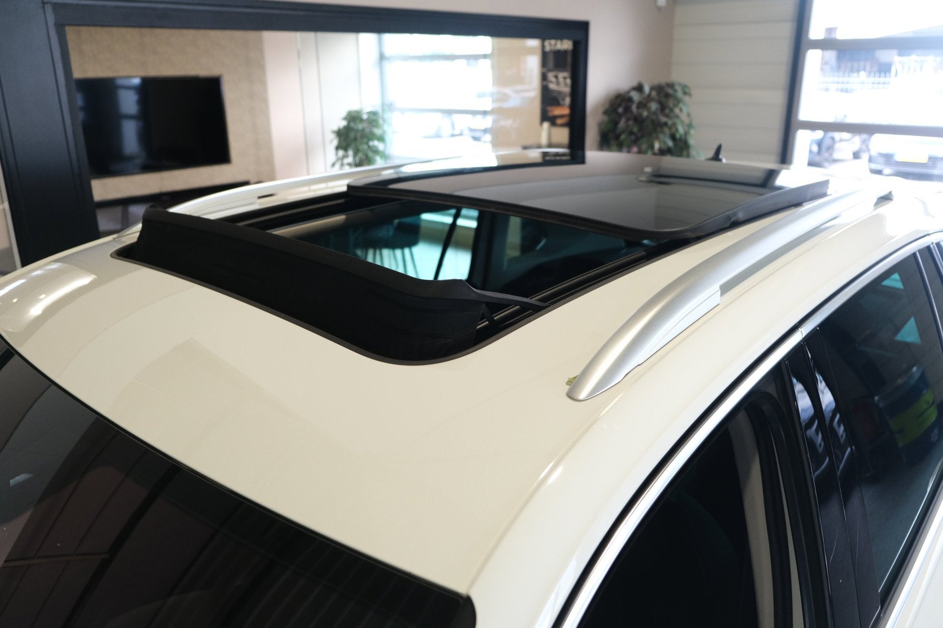 Volkswagen Tiguan 1.4 TSI 4Motion 150pk DSG R-line Pano ACC, Auto's, Automaat, Dealer onderhouden, Gebruikt, 4 cilinders